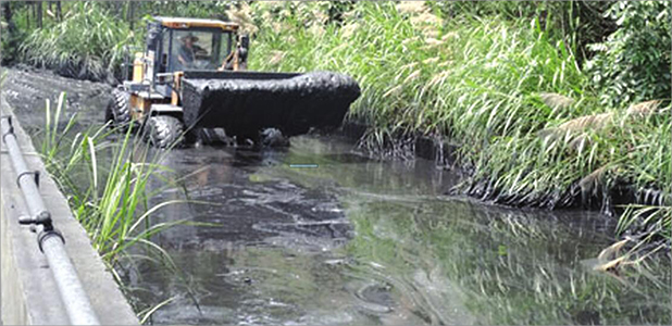  传统煤泥沉淀回收工作现场