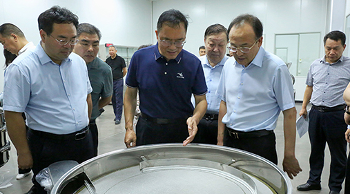 新乡市市长魏建平莅临草莓视频下载网址筛机调研指导