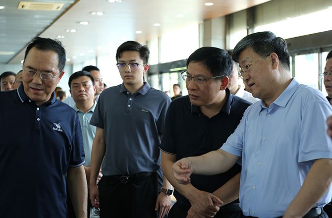 新乡市领导调研振动草莓黄片软件产业链及企业上市工作