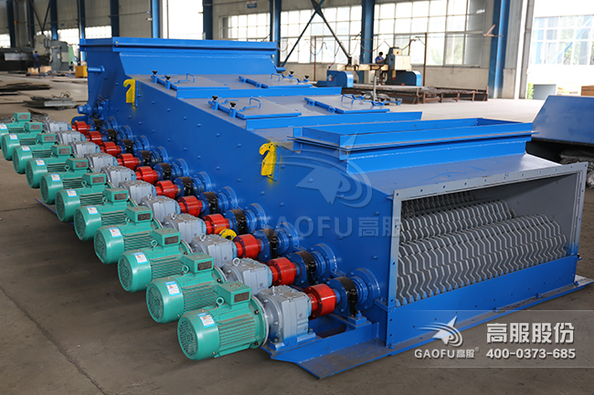 <p class="img-block">     <img src="resource/images/b81779c8dc724939afd086af771b7d91_22.jpg?ver=5" align="center" title="滚轴筛实景" alt="滚轴筛实景" /> </p>